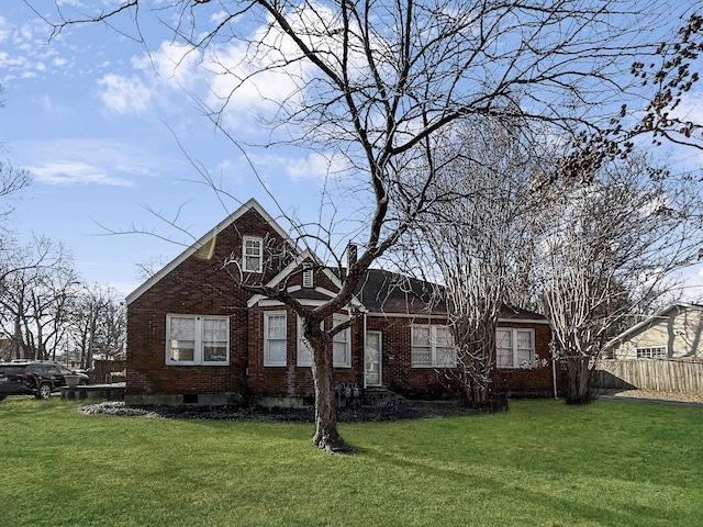 view of front of property featuring a front yard