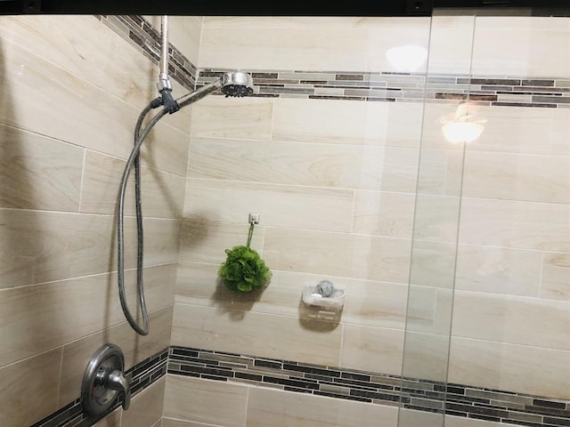 bathroom with a tile shower