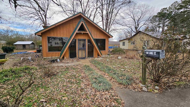 view of front of house featuring an outbuilding