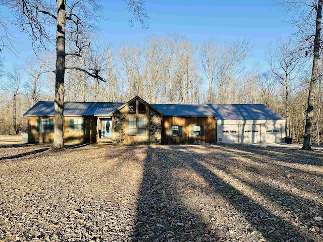 view of front facade with a garage