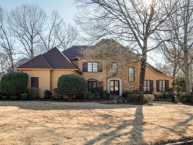 view of front of property with a front lawn