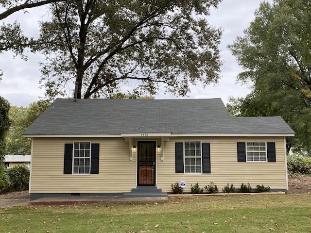 view of front of home featuring a front yard