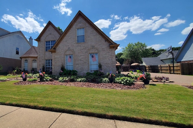 view of front of property with a front lawn