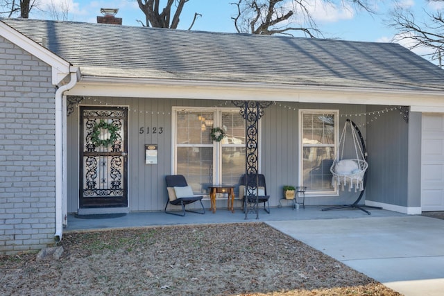 entrance to property featuring a porch