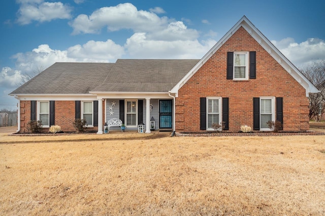 view of front facade with a front lawn