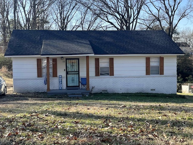 view of front of home featuring a front lawn