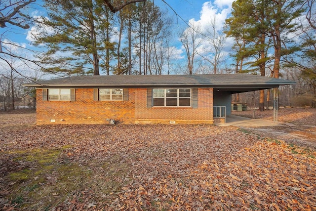 view of front of home featuring a carport