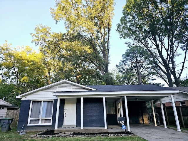 view of front facade featuring a carport