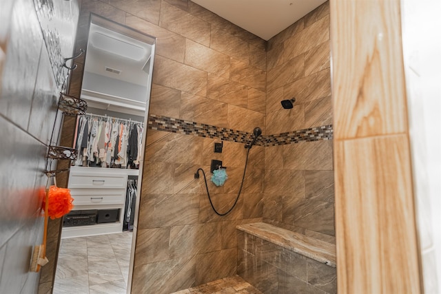 bathroom featuring a tile shower