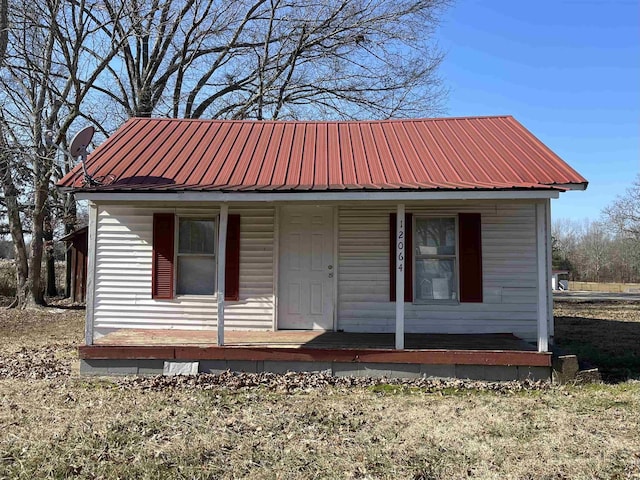 view of front of property with a porch