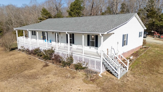 view of front facade with a porch and a front lawn