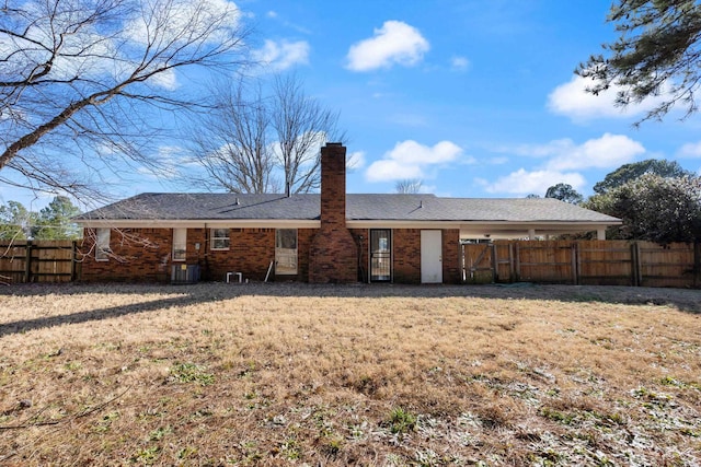 back of house featuring a yard