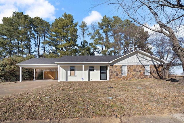 ranch-style house featuring a carport and a front yard