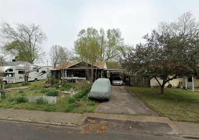 view of front of property featuring a carport