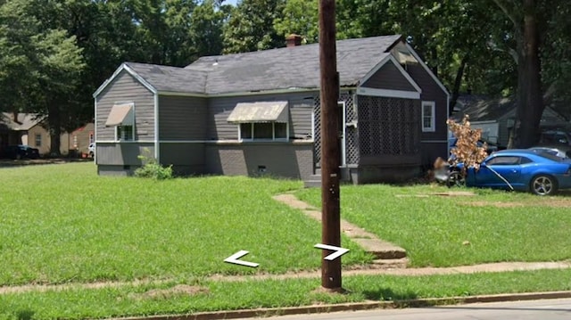 view of front of home with a front yard