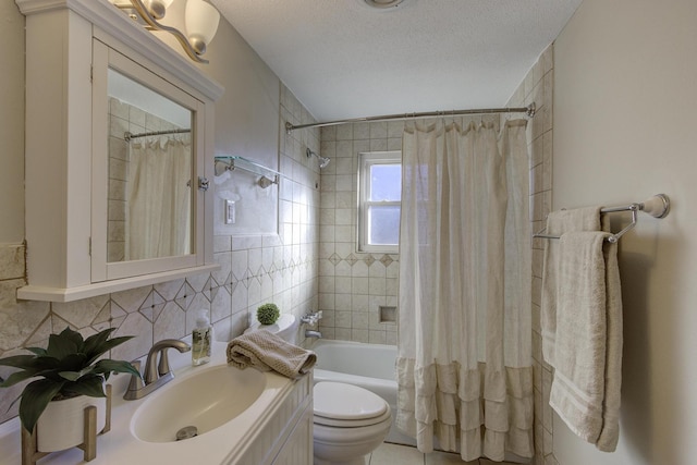 full bathroom with shower / tub combo with curtain, backsplash, vanity, toilet, and a textured ceiling