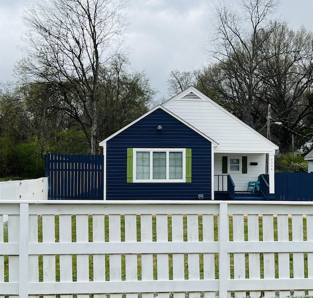 view of front of property