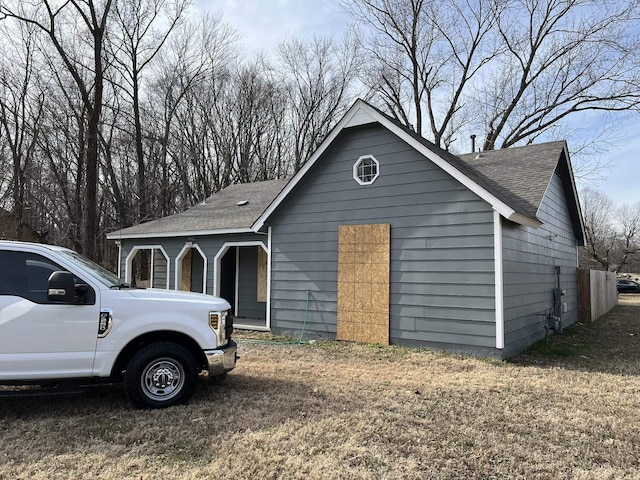 view of front of property with a front yard