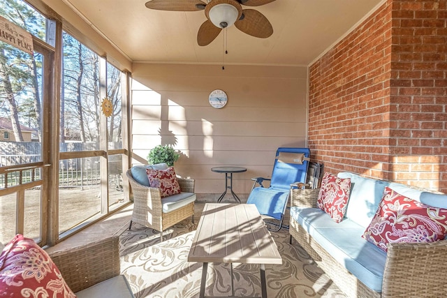 sunroom with ceiling fan