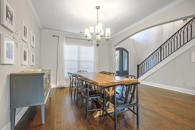 dining room featuring a notable chandelier, crown molding, and dark hardwood / wood-style floors