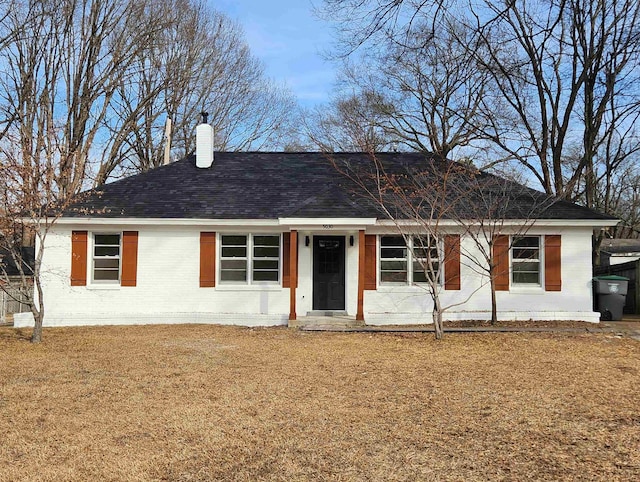 single story home with a front yard