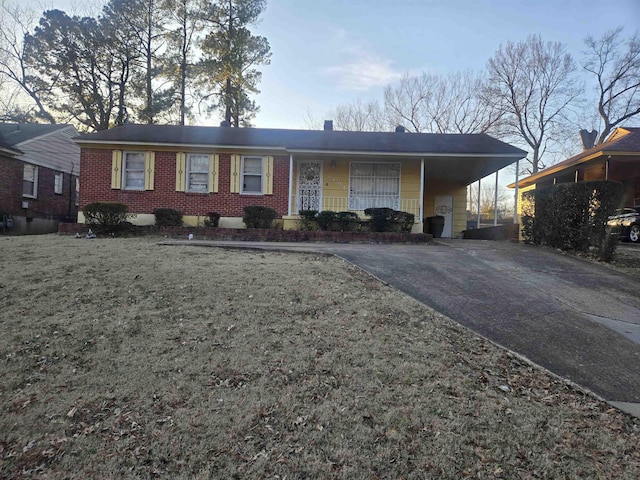 view of front of house featuring a front lawn and a carport