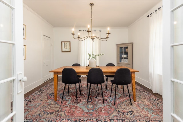 dining area featuring an inviting chandelier, dark wood-type flooring, and ornamental molding