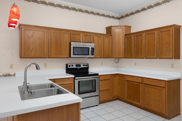 kitchen featuring crown molding, appliances with stainless steel finishes, sink, and kitchen peninsula