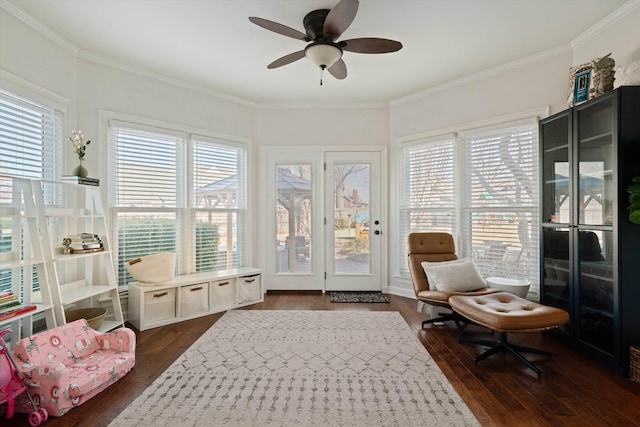 sunroom with ceiling fan