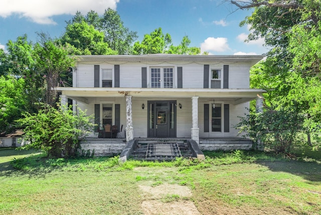 view of front of property featuring a front yard and covered porch