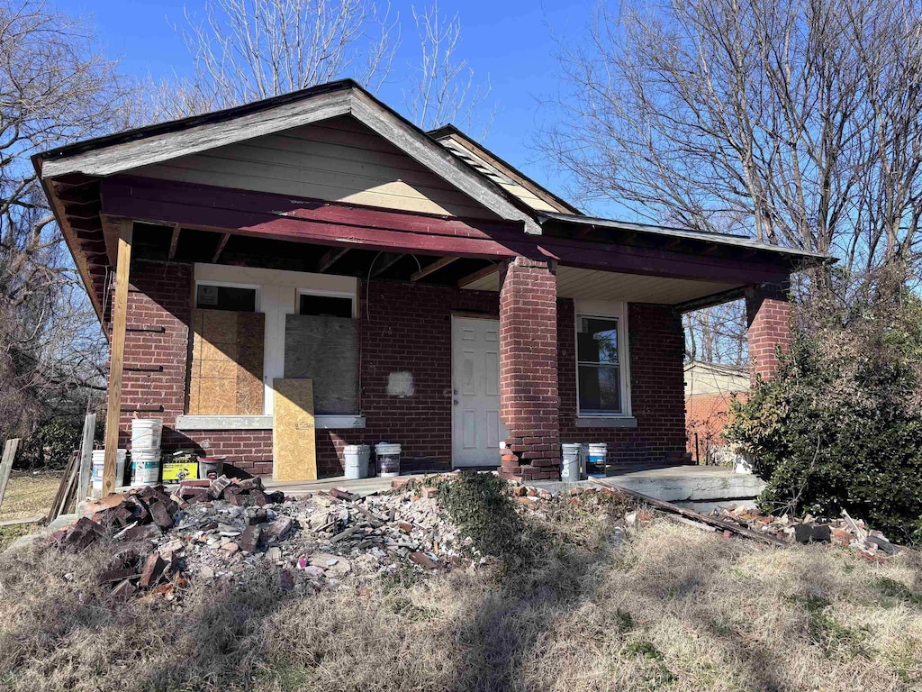 view of front of property with a patio area