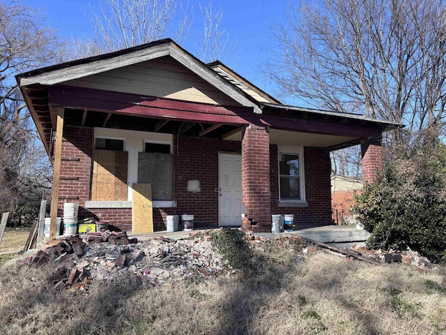 view of front of property with a patio area