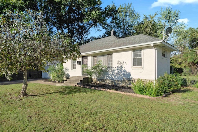 view of front of property with a front lawn