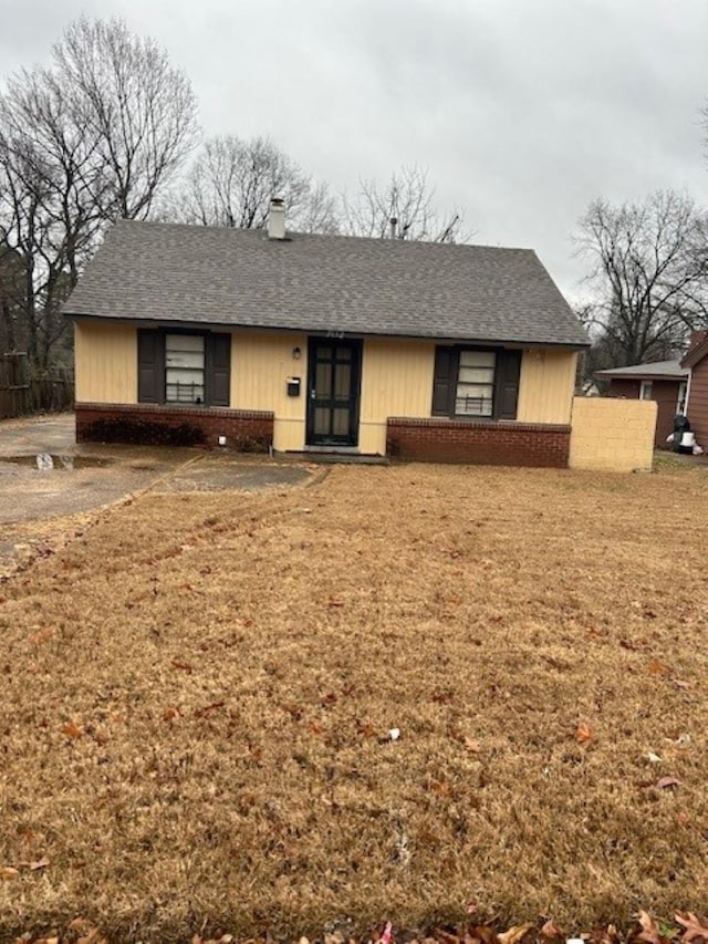 ranch-style house with a front yard