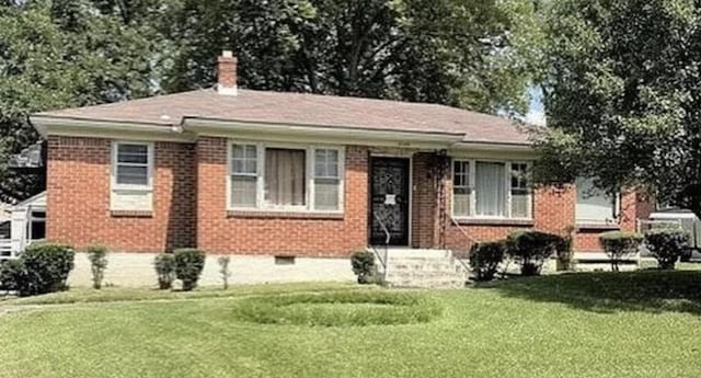 view of front facade featuring a front lawn