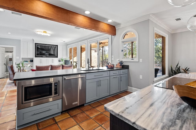 kitchen with stainless steel appliances, crown molding, gray cabinets, and sink