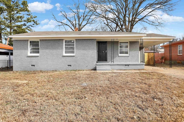 view of front of home with a front lawn