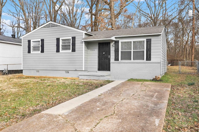 view of front of property featuring a patio and a front lawn