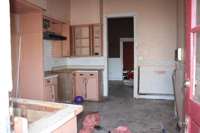 kitchen featuring decorative backsplash