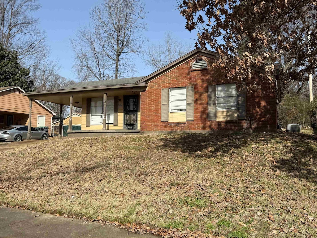 view of front of home with covered porch and a front yard