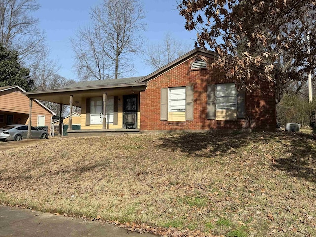 view of front of home with covered porch and a front yard