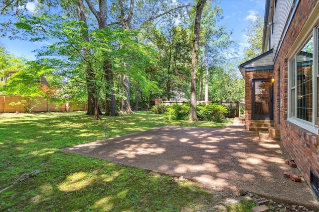 view of yard featuring a patio