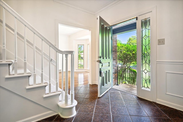 foyer with crown molding