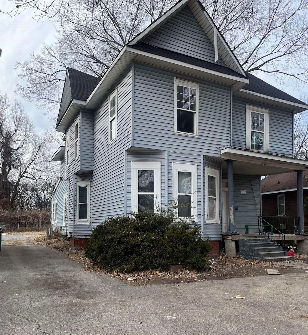 view of front of property