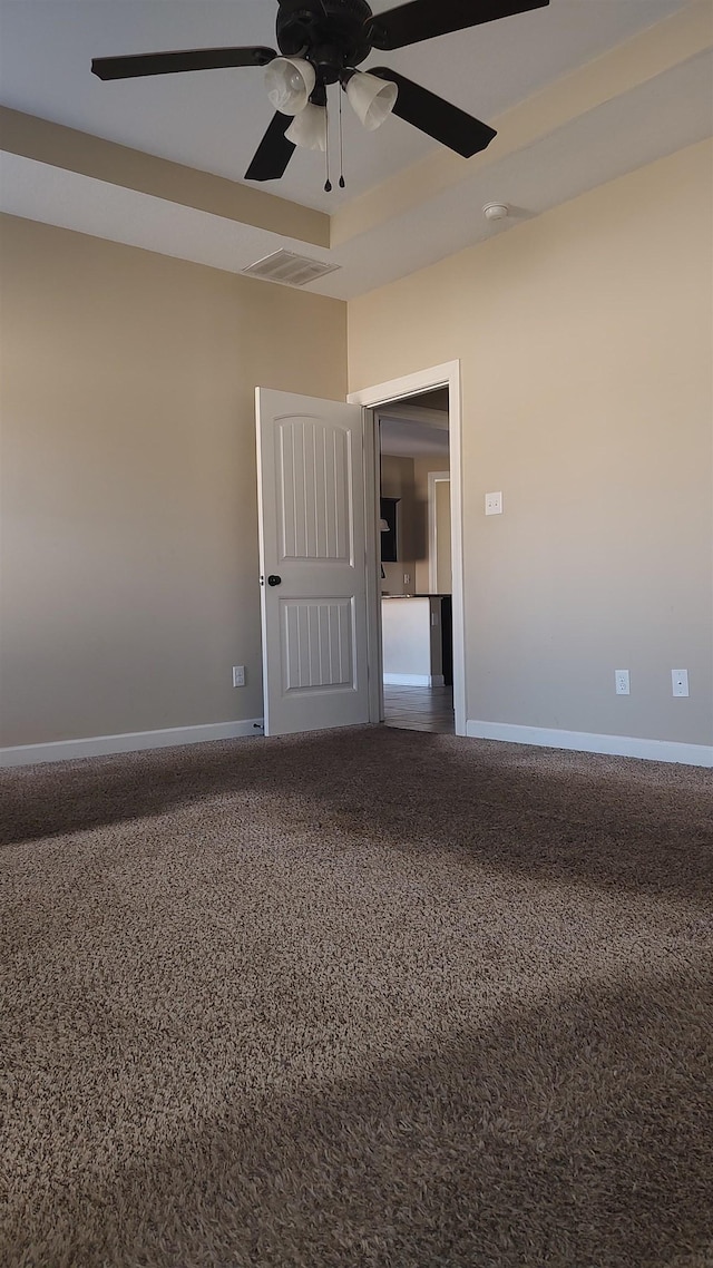 carpeted empty room featuring ceiling fan