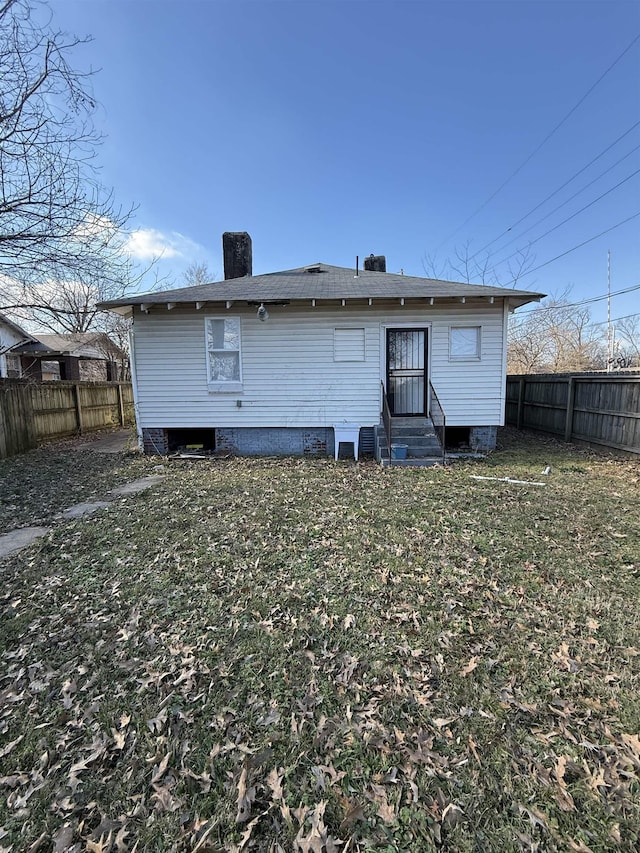 back of house featuring a yard