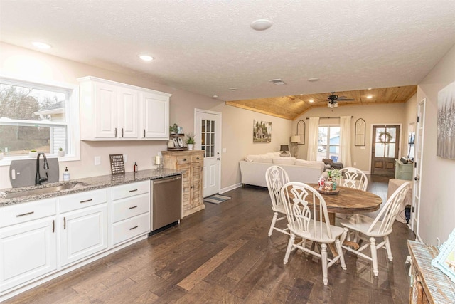 dining room with lofted ceiling, sink, a textured ceiling, dark hardwood / wood-style floors, and ceiling fan