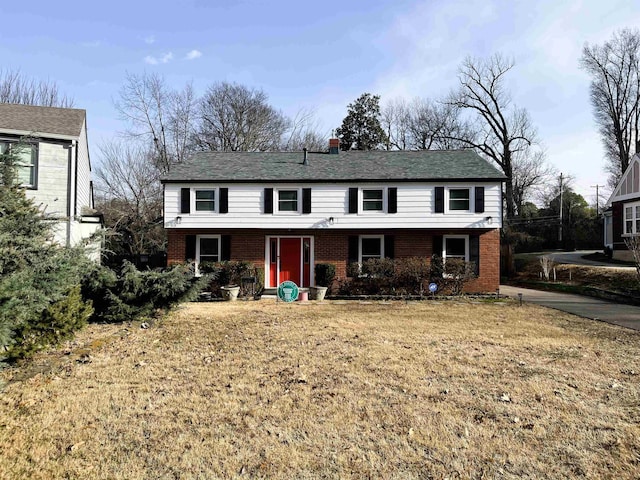 view of front of property with a front yard