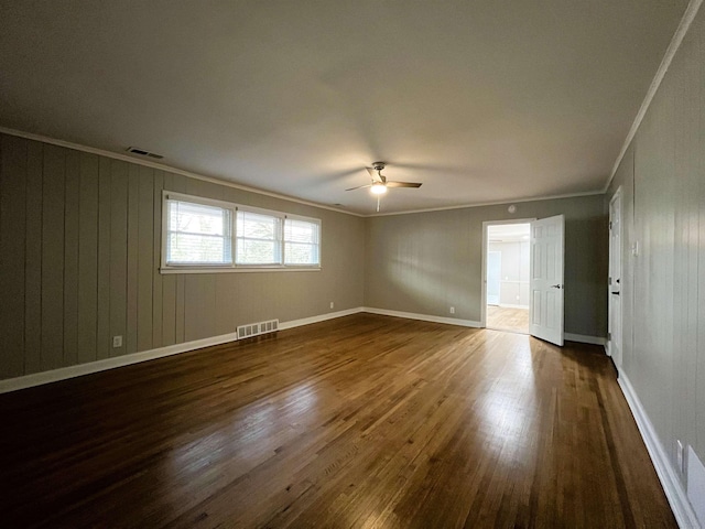 unfurnished room with dark wood-type flooring, ceiling fan, and crown molding