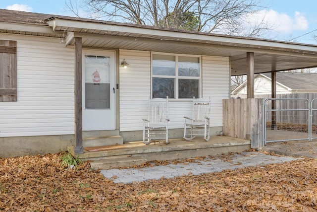 property entrance featuring a porch